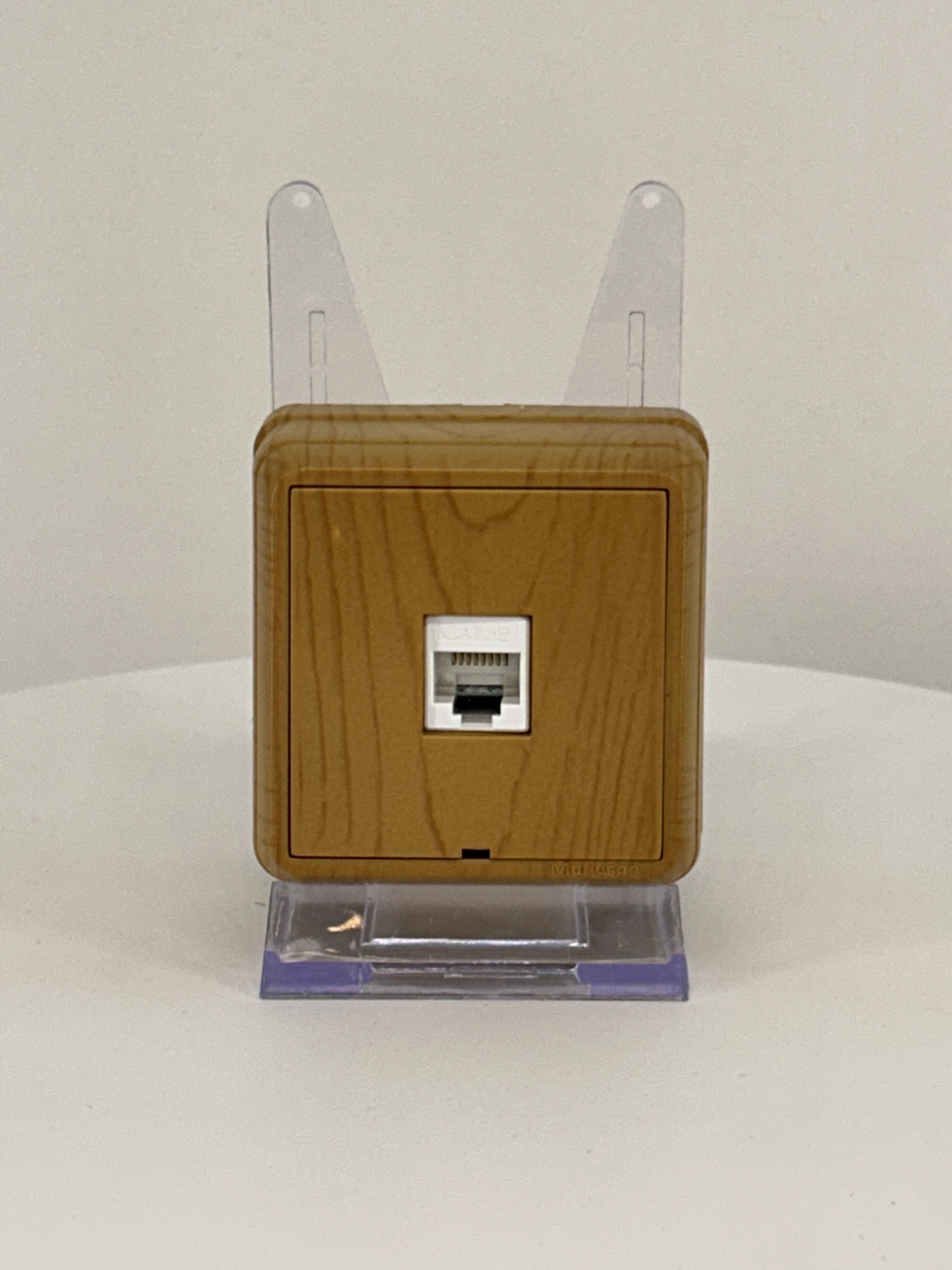Netzwerk CAT5 Dose RJ45 in Eiche Holz Optik  Aufputz  IP20 – BRON