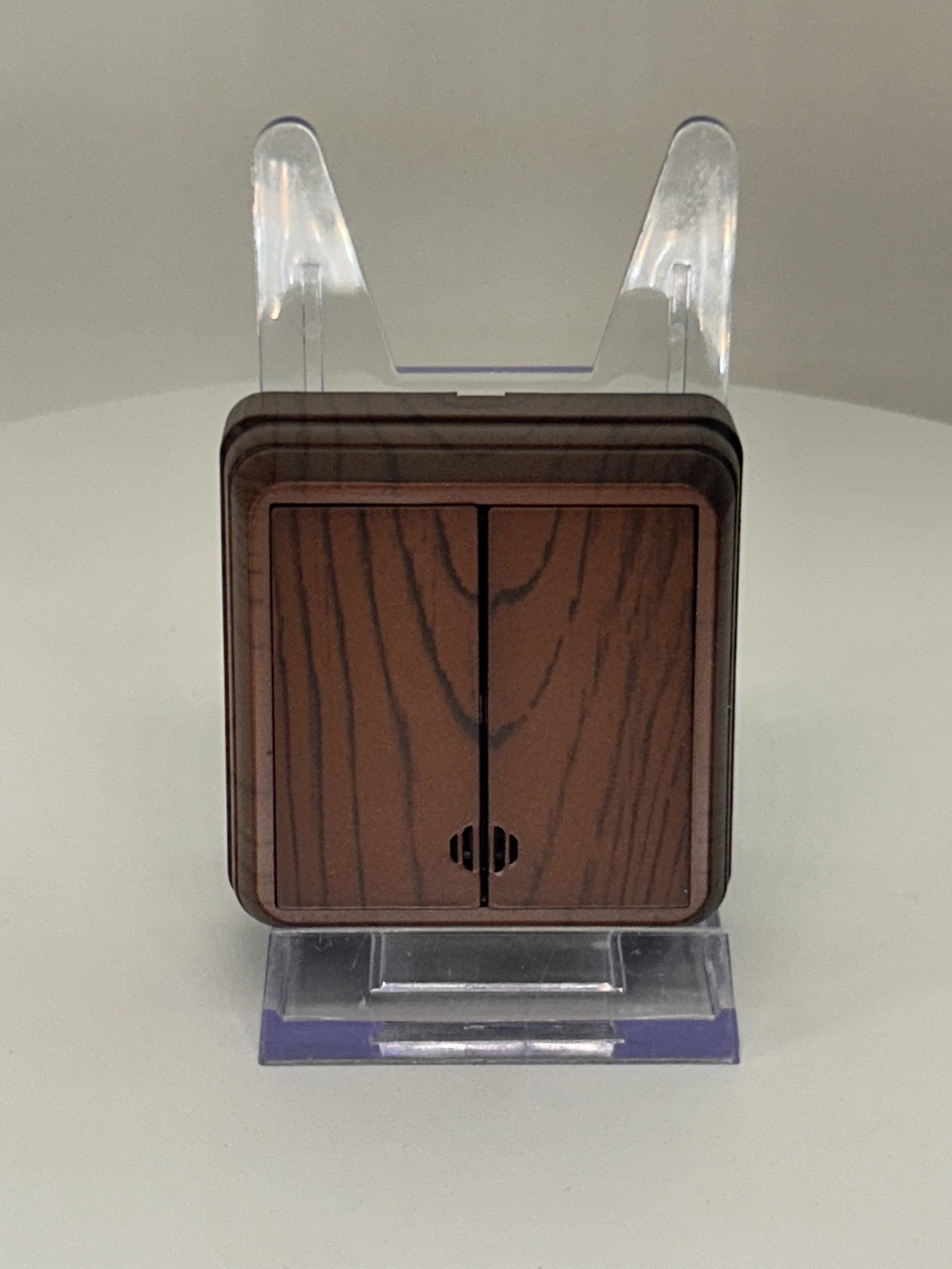 2-fach Kontrollschalter Aufputz in Walnuss Holzoptik, IP20 - BRON Serie 2-fach Kontrollschalter Aufputz in Walnuss Holzoptik, IP20 - BRON Serie