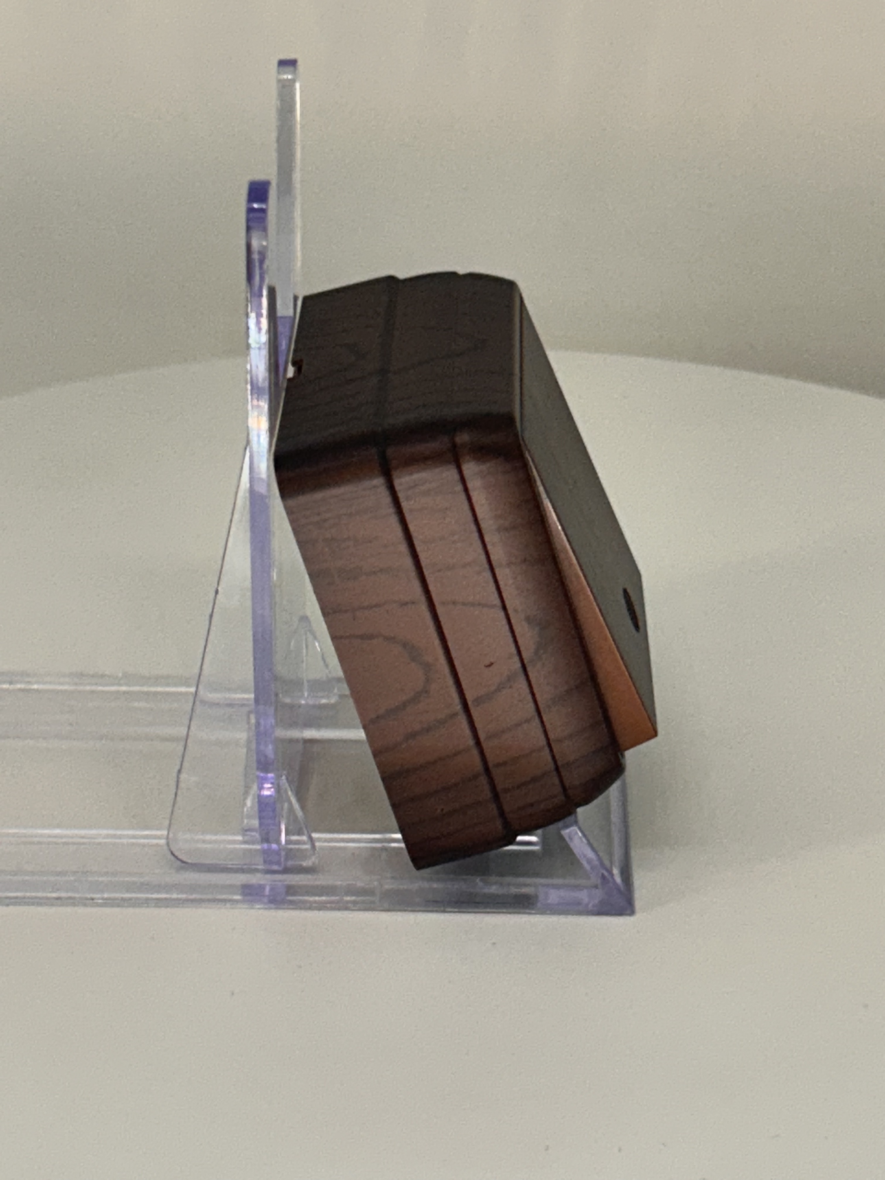 Taster mit LED Kontrollleuchte / Kontrolltaster Walnuss Holzoptik, IP20- BRON Serie Taster mit LED Kontrollleuchte / Kontrolltaster Walnuss Holzoptik, IP20- BRON Serie