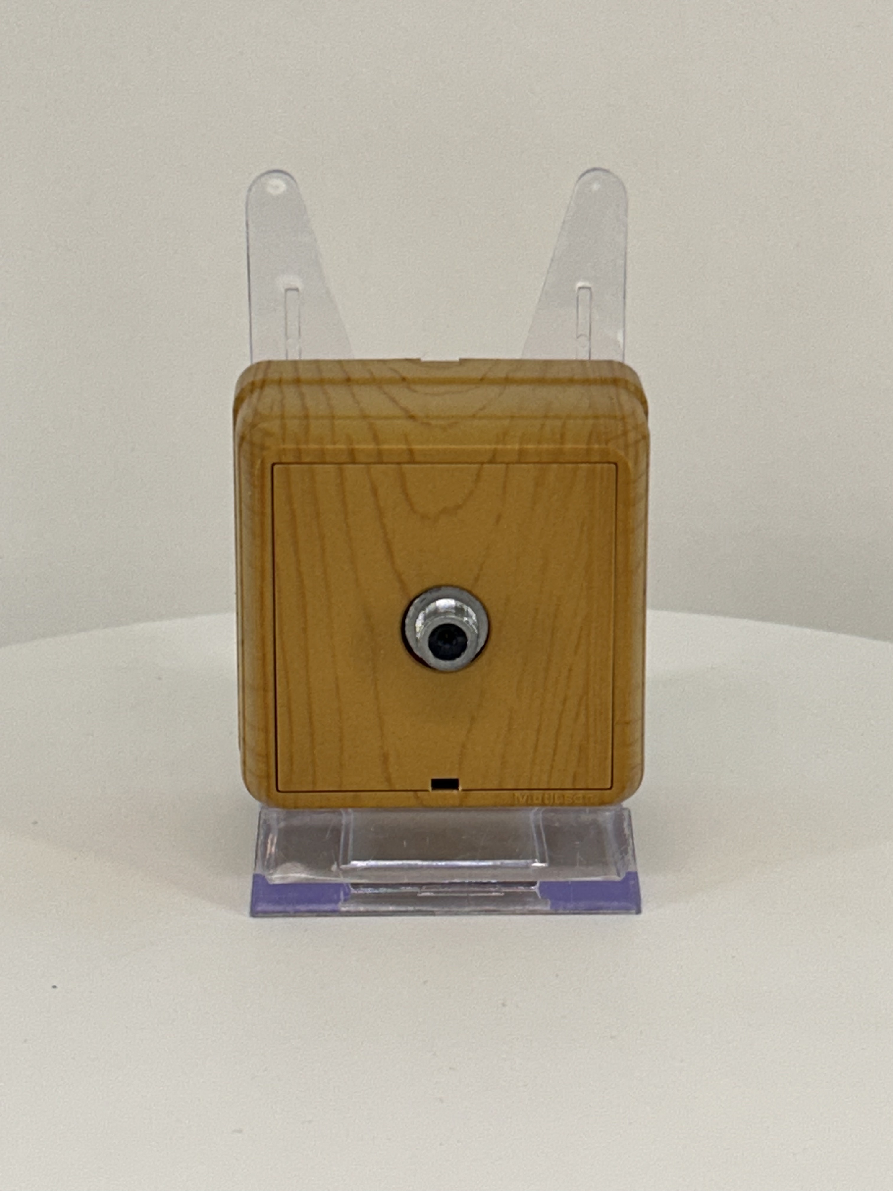 SAT Durchgangsdose 4dB Eiche Holz Optik IP20 Aufputz - BRON SAT Durchgangsdose 4dB Eiche Holz Optik IP20 Aufputz - BRON