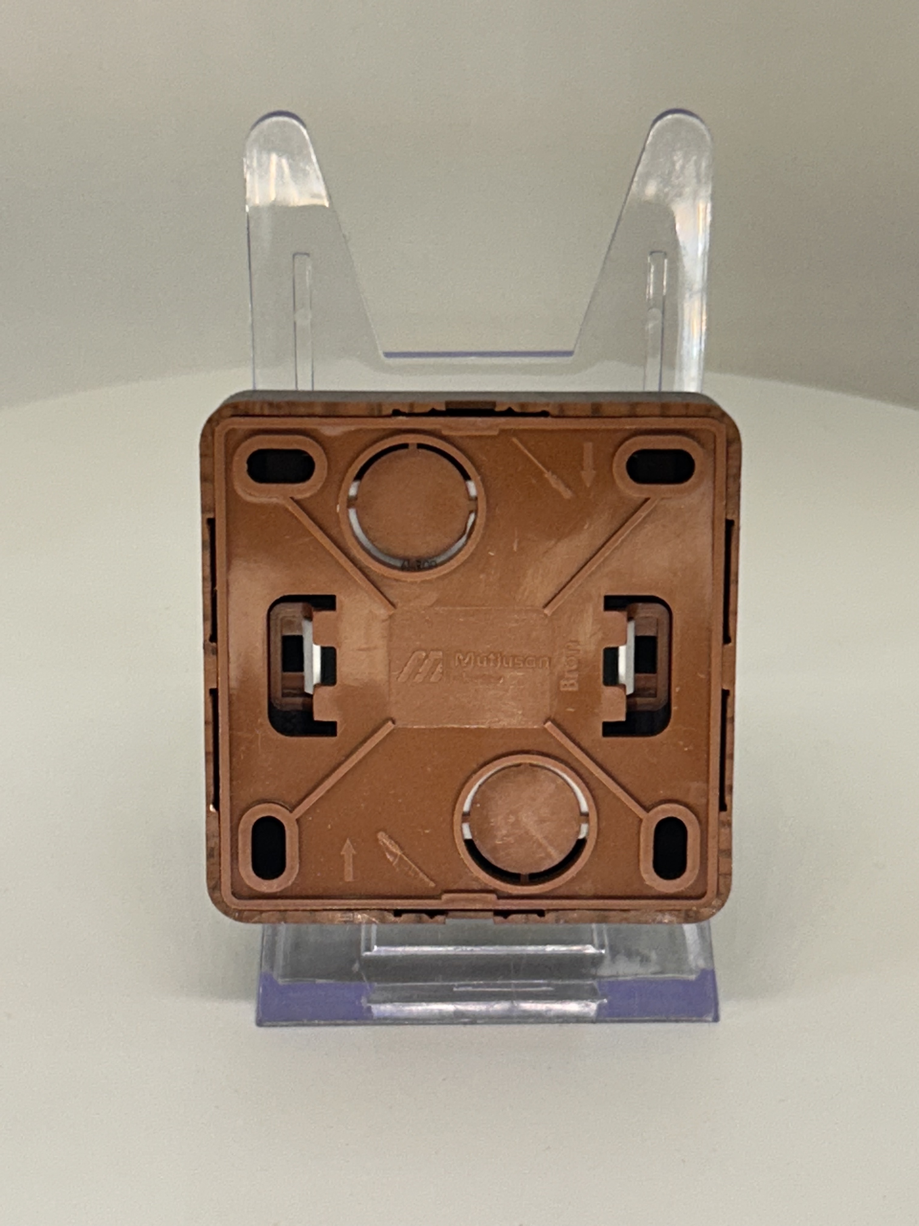 2-fach Kontrollschalter Aufputz in Walnuss Holzoptik, IP20 - BRON Serie 2-fach Kontrollschalter Aufputz in Walnuss Holzoptik, IP20 - BRON Serie