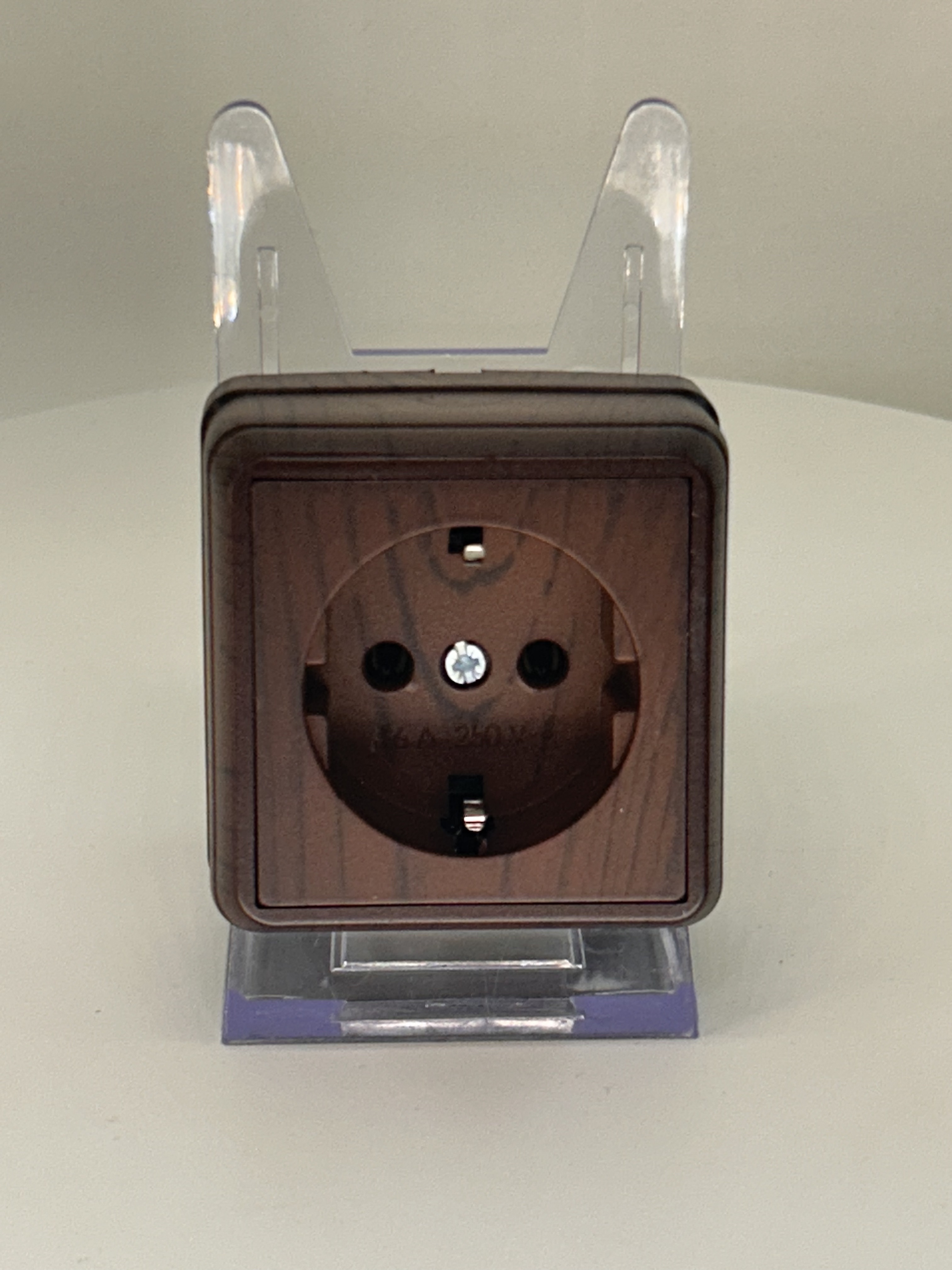 Steckdose Aufputz IP20 Walnuss Holz Optik – Wandsteckdose - BRON