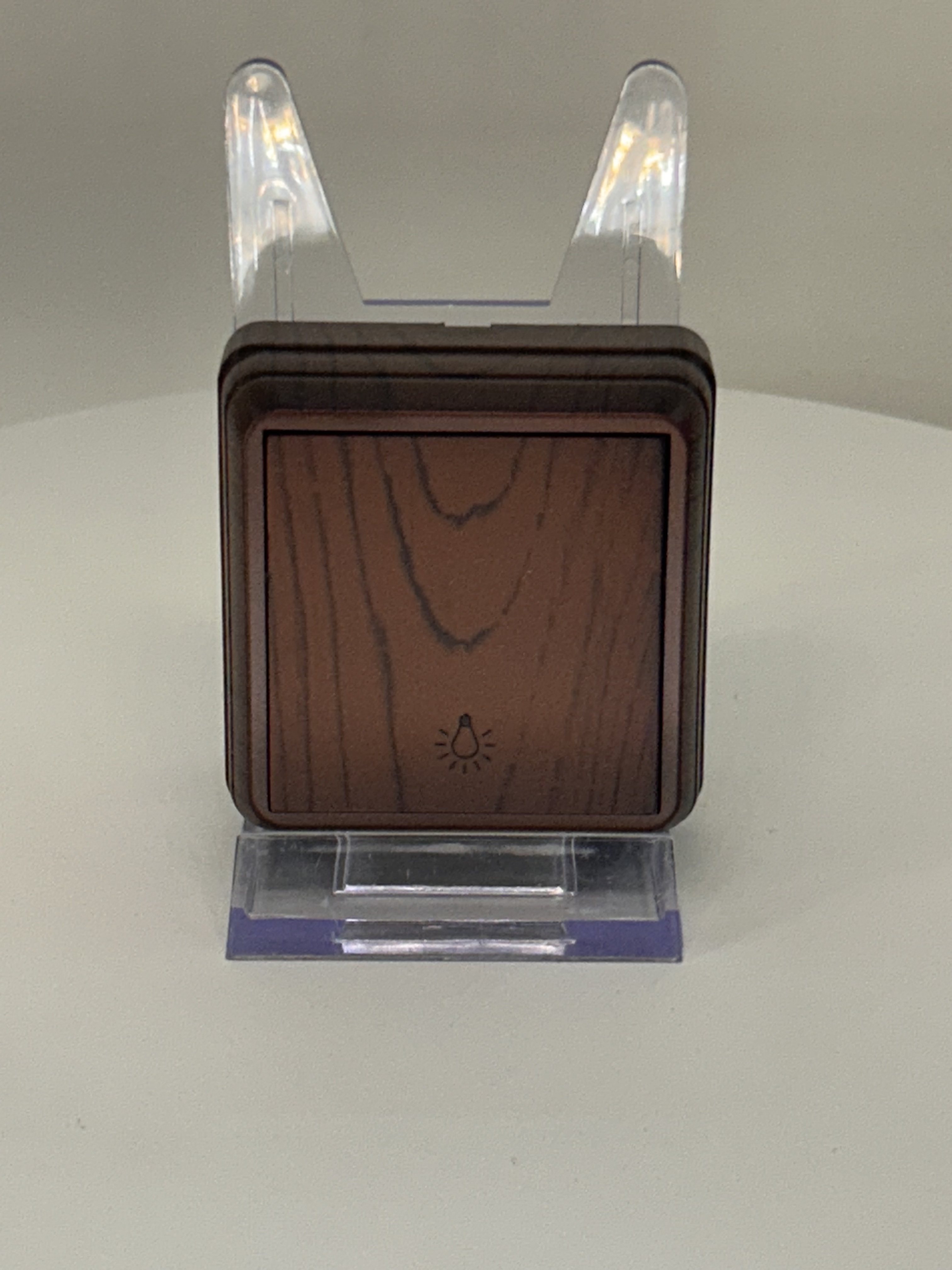Lichttaster/ Taster Walnuss Holz Optik IP20 Aufputz -BRON Serie Lichttaster/ Taster Walnuss Holz Optik IP20 Aufputz -BRON Serie