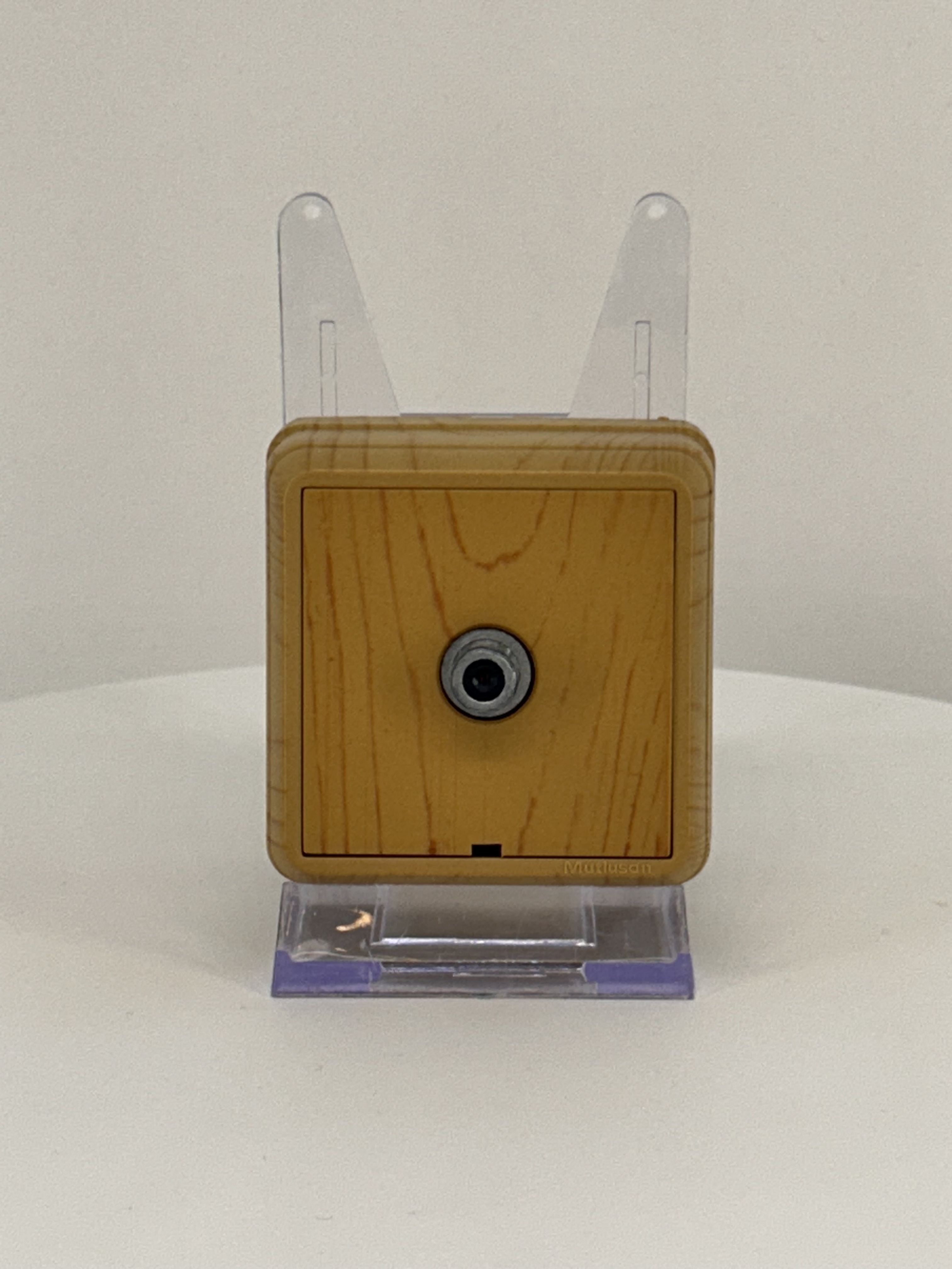 SAT Enddose Eiche Holz Optik IP20 Aufputz – BRON SAT Enddose Eiche Holz Optik IP20 Aufputz – BRON