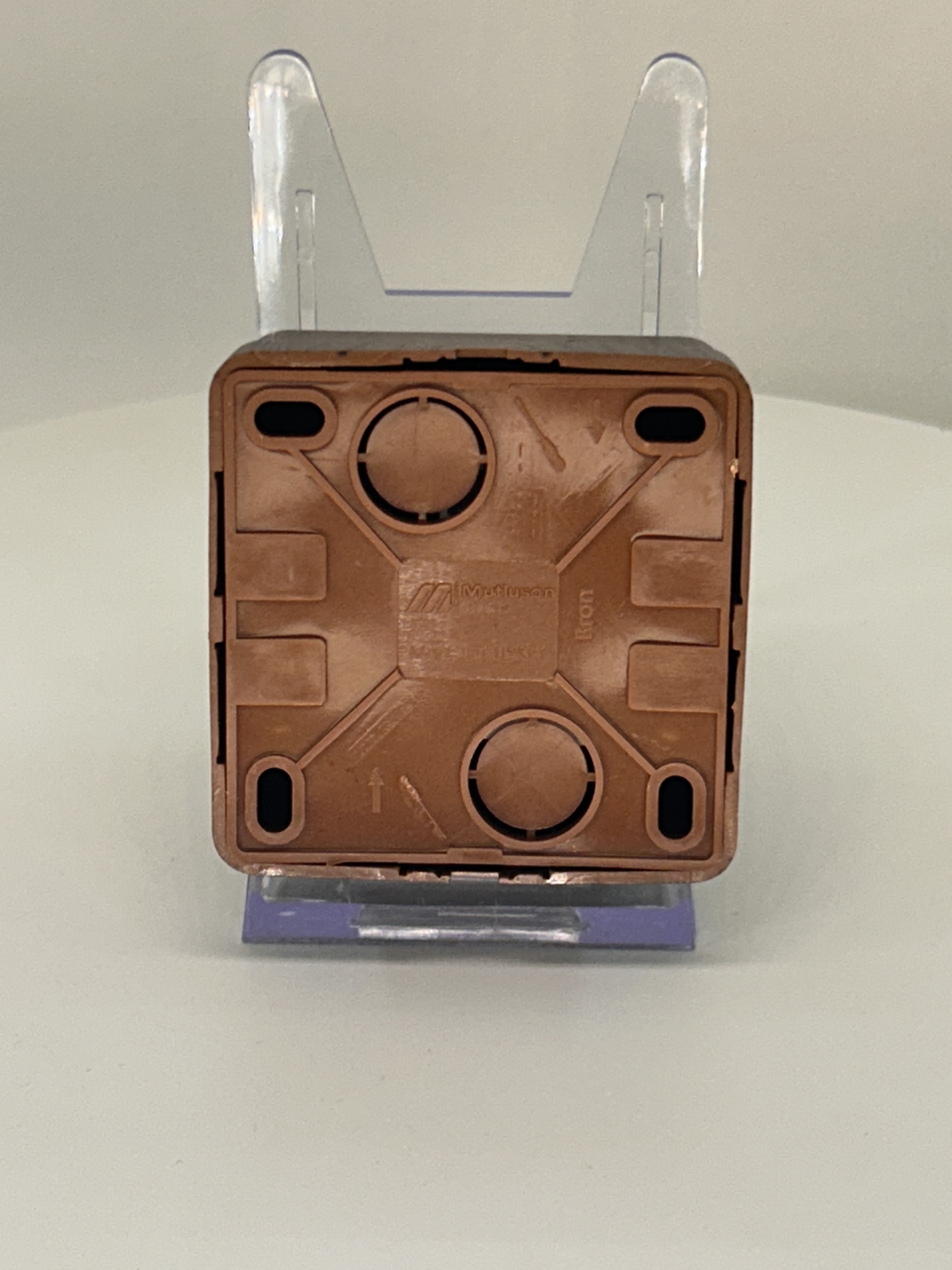 Steckdose mit Klappdeckel Walnuss Holzoptik IP20 Aufputz - BRON